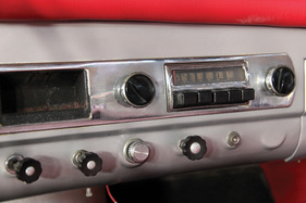 Nash-Healey Roadster (1952) - durch Pinin Farina gestalteter Sportwagen - als Lot 106 versteigert durch RM Auctions an der Amelia Island Versteigerung am 9. März 2013