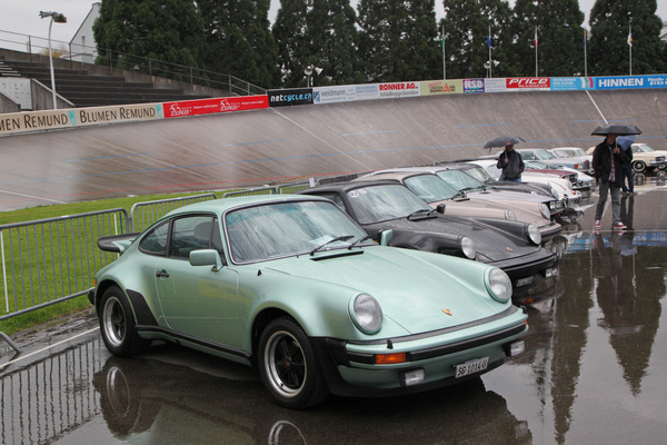 Nasse Porsche und Regenschirme - Dolder Classics Mai 2017