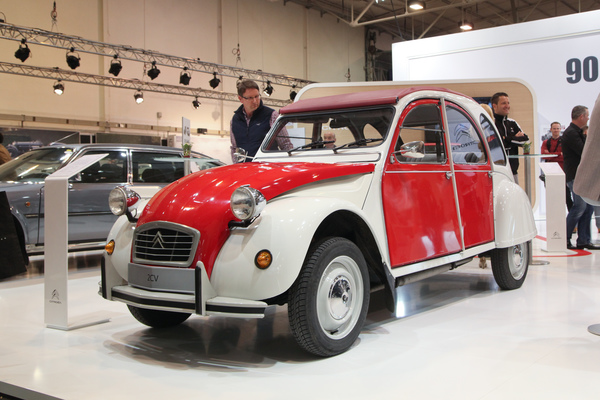 Natürlich durfte die Ente auf dem Citroën-Stand zur Feier des 90-jährigen Deutschlands-Jubiläum nicht fehlen (Techno Classica 2017)