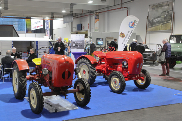 Natürlich durften auch die Porsche-Traktoren nicht fehlen ... - Bremen Classic Motorshow 2019