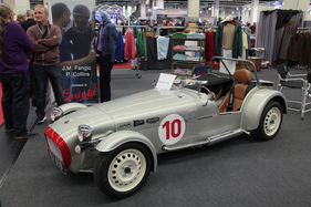 Nein, das ist kein Oldtimer, sondern ein Neufahrzeug, ein Caterham S165 - Retro Classics Cologne Köln 2017