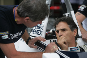 Nelson Piquet in intensiver Diskussion