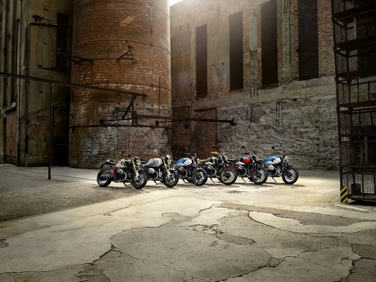 Image: Neoclassic from BMW Motorrad - Auto e Moto d'Epoca 2021