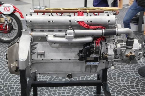 Neu aufgebauter Maserati Reihen-Achtzylinder-Motor - Swiss Classic World Luzern 2021