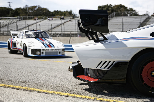 Neu und alt - im Hintergrund Porsche 935 von 1976 - Porsche Rennsport Reunion 2018