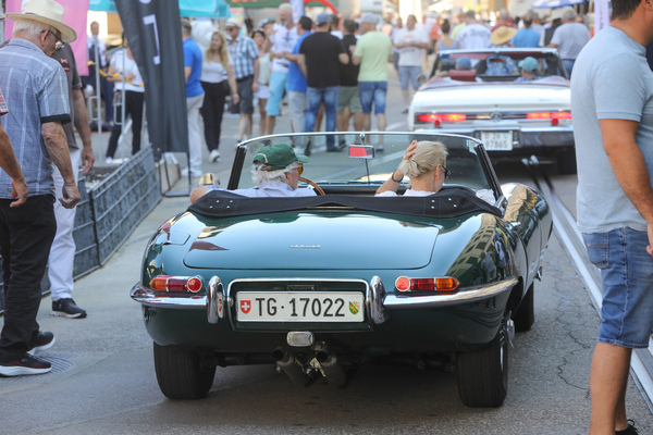 Neuankömmlinge müssen sich erst einen Weg durch die vielen Besucher suchen - Older Classics August 2024