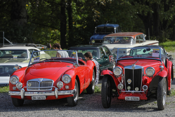 Neubeginn: Im direkten Vergleich wird deutlich, warum MG mit dem Nachfolger der T-Reihe wieder bei "A" begonnen hat – Albisgütli Classic Cars & Bikes Oktober 2023