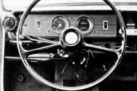 Neue Armaturen für den 60-PS-Simca 1100. In der bescheidenen Ausführung LS kommen sie jedoch nicht zur Geltung. Kein Handschuhkasten.