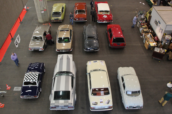 Neue Besitzer gesucht - zu verkaufende Autos in der Halle 1 - OTM Fribourg 2015