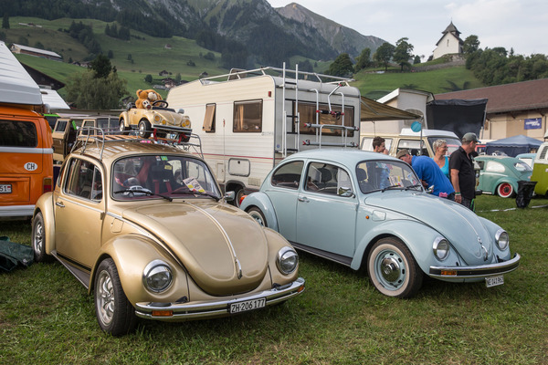 Neuere Käfer - Treffen der luftgekühlten Volkswagen in Château-d'Oex 2017