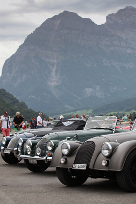 Neuere und ältere Morgan Sportwagen im Glarnerland - British Car Meeting Mollis 2017