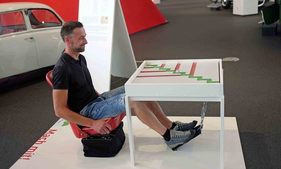 Neues Ausstellungsprogramm im Erwin Hymer Museum „Freiheit im Kleinformat – Von Knutschkugeln, Mäuschen und tollen Kisten“ - Für die kleinen Gäste gibt es viele Unterhaltungsmöglichkeiten - unter anderem dieses Pedalspiel.
