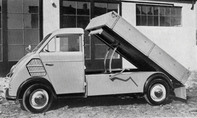 Neukonstruktion DKW Schnelllaster, der 1949 dringend benötigte Bedürfnisse nach Transportmöglichkeiten bediente. Trotz moderner Frontlenkerkonstruktion waren seine Absatzerfolge mit dem Erscheinen des VW Bulli bald gezählt