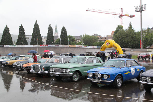 Nicht ganz wetterberichtsgemäss - um 10 Uhr ging ein Regenfall über der Rennbahn nieder - Dolder Classics Mai 2017