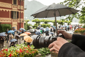 Nicht nur Autos, auch andere wertvolle technische Geräte wollen vor dem Regen geschützt sein – Concorso d'Eleganza Villa d'Este 2024