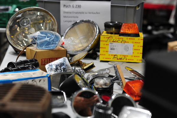 Image: Not only models: Of course there were also car parts - Oldtimermesse St. Gallen 2023