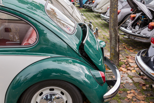 Nicht nur bei NSU und Abarth, auch bei VW werden die Motorhauben aufgestellt – Retro-Saisonabschluss 2024