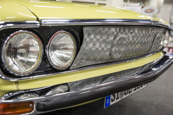 Nicht nur der Verkauf wurde geschützt, auch die Autos bekamen Schutz vor Kälte, …