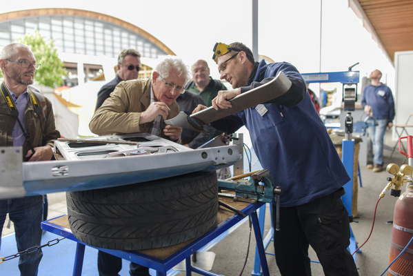 Not only the technology, but also the correct handling of sheet metal needs to be learned - Klassikwelt Bodensee 2022