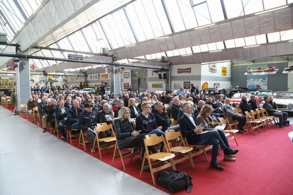 Nicht überfüllte, aber gut besuchte Versteigerung - Frühlingsversteigerung der Oldtimer Galerie Toffen am 25. März 2023