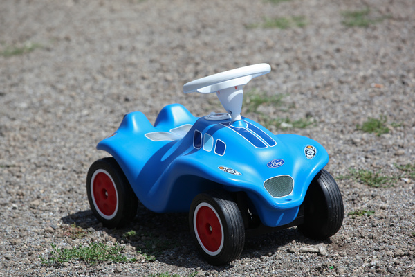 Nicht wirklich ein Ford Mustang, aber zumindest ein als Ford bemalter Bobbycar - 7. Mustang & Shelby Meeting in Zug am 3. August 2019