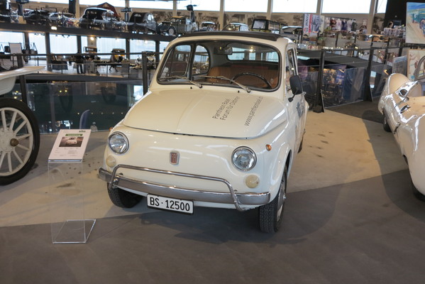 Image: Not for sale, but for rent at the Pantheon - Fiat 500