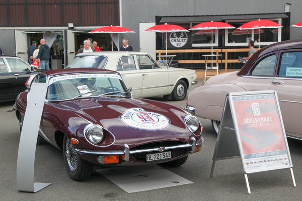 Nicht zu kaufen ist dieser Jaguar E-Type der zweiten Serie, er wirbt für SoulGarage, eine Art Club zum Teilen von Klassikern - Swiss Classic World Luzern 2021