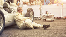 Nick Mason wartet auf seinen Einsatz im Auto Union Monoposto - Goodwood Festival of Speed 2015