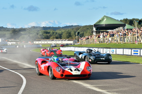 Nick Padmore im Lola T70 Spyder gewann die Whitsun Trophy - Goodwood Revival 2015