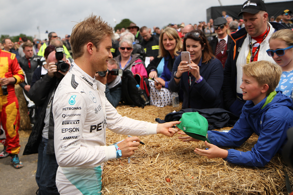 Image: Nico Rosberg hands out autographs - Goodwood Festival of Speed 2016
