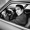 Nicolas Cage in seinem Lamborghini Miura, aufgenommen von Helmut Newton in Hollywood im Jahr 1998 (© Helmut Newton Foundation, 1998) Nicolas Cage in seinem Lamborghini Miura, aufgenommen von Helmut Newton in Hollywood im Jahr 1998 (© Helmut Newton Foundation, 1998)