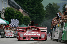Nino Vaccarella gewann zusammen mit Arturo Merzario die Targa Florio 1975 mit diesem Alfa Romeo T33/TT/12 (Aufnahme wurde während der Ennstal-Classics 2008 gemacht)