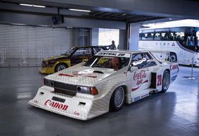Nissan Bluebird Super Silhouette (1980) mit der schönen Canon / Coca Cola Lackierung