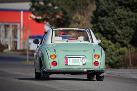 Nissan Figaro (1991) - Die dritte Bremsleuchte lässt ahnen, dass der Figar nicht sehr alt sein kann