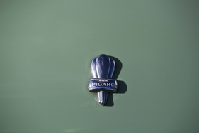 Nissan Figaro (1991) - Eigens entworfenes Figrao-Logo
