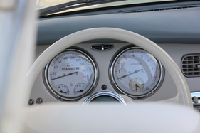 Nissan Figaro (1991) - Keine verräterische Digitalanzeige auch bei Tacho und Drehzahlmesser