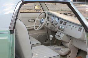 Nissan Figaro (1991) - Ledersitze und Teppich verströmen etwas Luxus
