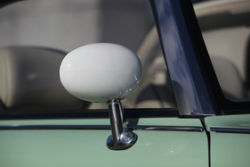 Nissan Figaro (1991) - Rückspiegel, die zum Design passen, aber in den Fünfzigerjahren wohl kaum so gestaltet wurden
