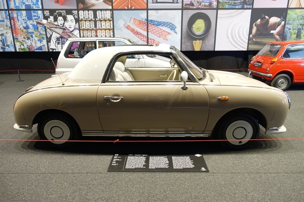 Bild Nissan Figaro (1991) – Sonderausstellung "Big in Japan" in der Autoworld Brüssel