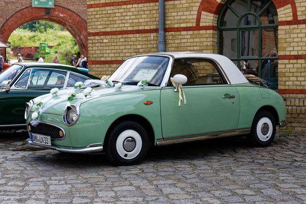 Nissan Figaro (1991) – japanische Neuinterpretation von deutschen Fünfzigerjahre-Kleinwagen – Oldtimer Open Air 2024