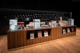 Nissan Heritage Zone Yokohama - Minibibliothek