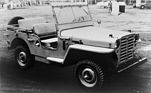 Nissan Patrol 4W60 (1951) – optisch noch sehr nah am Vorbild Willys MB, aber grösser und stärker