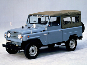 Nissan Patrol G60 (1973) – mit Planenverdeck und 2,5 Metern Radstand