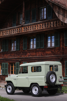 Nissan Patrol KL60 (1973) – Später gab es auch einen richtigen Kombi mit mittlerem Radstand, festem Dach und grösseren Fenstern