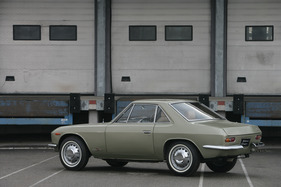 Nissan Silvia Coupé (1966) - der kurze Dachaufbau lässt den Wagen trotz kurzem Radstand gestreckt und elegant erscheinen
