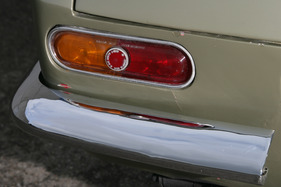 Nissan Silvia Coupé (1966) - eine kleine Leucheinheit für alle Funktionen