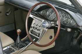 Nissan Silvia Coupé (1966) - weniger Uhren als im offenen Bruder