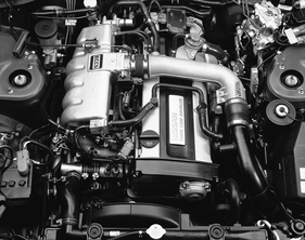 Nissan Skyline (1989) - der Reihensechszylindermotor mit Aufladung namens RB20DET