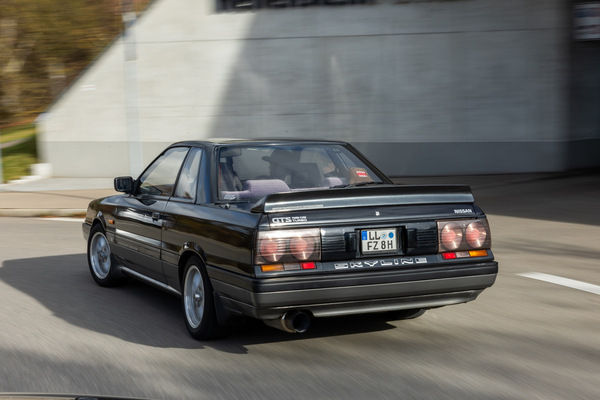 Nissan Skyline GTS Coupe (R31) (1988) - Dual round taillights, a flat rear spoiler, and the emblem of the Twin-Cam Turbo version