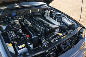 Nissan Skyline R32 GT-R (1989) - Technologie-Paket im Bug